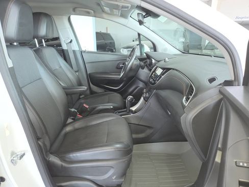 Used 2019 Chevrolet Trax LT w/ LT Convenience Package FWD image 30