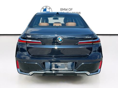 Used 2023 BMW 740i w/ Parking Assistance Package RWD image 6