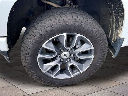 Used 2021 Chevrolet Silverado 1500 RST w/ Z71 Off-Road Package AWD/4WD image 9