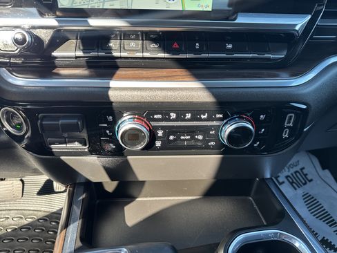 Used 2022 GMC Sierra 1500 SLT w/ SLT Premium Package image 25