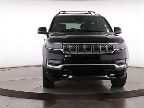 Used 2025 Jeep Grand Wagoneer 4WD image 12