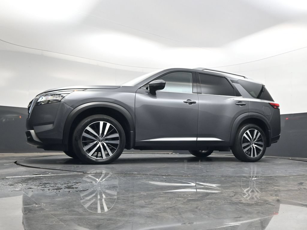 Used 2024 Nissan Pathfinder Platinum w/ Cargo Package FWD image 28