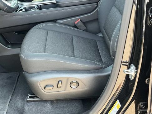 Certified 2025 Chevrolet Traverse LT FWD image 28