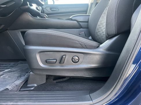 Used 2025 Nissan Pathfinder SV AWD/4WD image 21