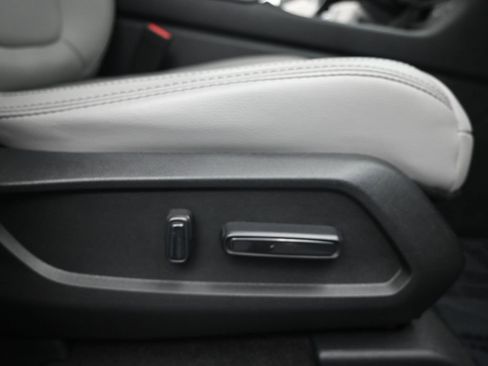 Used 2025 Honda Pilot Touring image 12