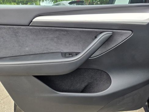Used 2023 Tesla Model Y Performance AWD/4WD image 17