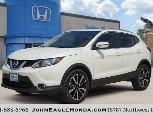 Used 2017 Nissan Rogue Sport SL image 1