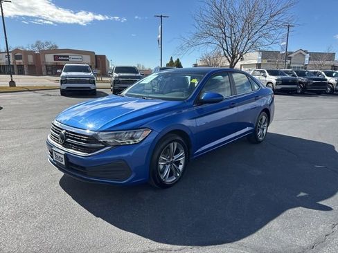 Used 2024 Volkswagen Jetta SE image 3