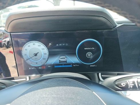 Used 2025 Hyundai Elantra Limited FWD image 19