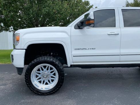 Used 2015 GMC Sierra 2500 Denali w/ Duramax Plus Package AWD/4WD image 5