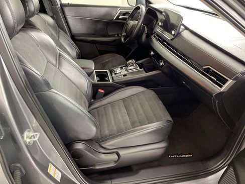 Used 2024 Mitsubishi Outlander SE image 47