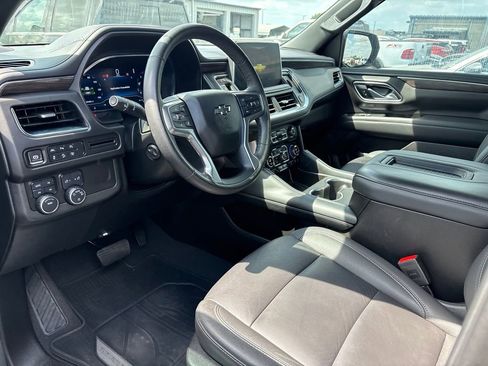 Used 2024 Chevrolet Suburban Z71 w/ Luxury Package AWD/4WD image 7