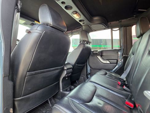 Used 2015 Jeep Wrangler Unlimited Rubicon image 21