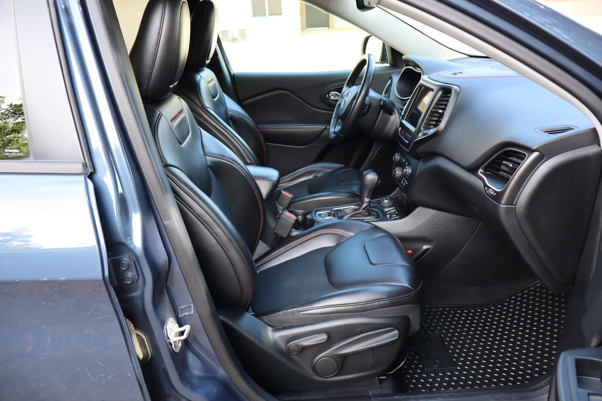 Used 2019 Jeep Cherokee Trailhawk w/ Comfort/Convenience Group AWD/4WD image 22