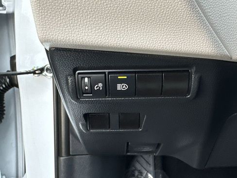 Certified 2024 Toyota Corolla Cross L image 18