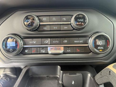Certified 2025 Ford Bronco Badlands AWD/4WD image 18