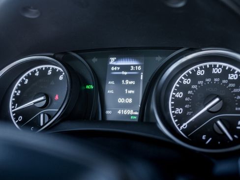 Used 2024 Toyota Camry SE image 18