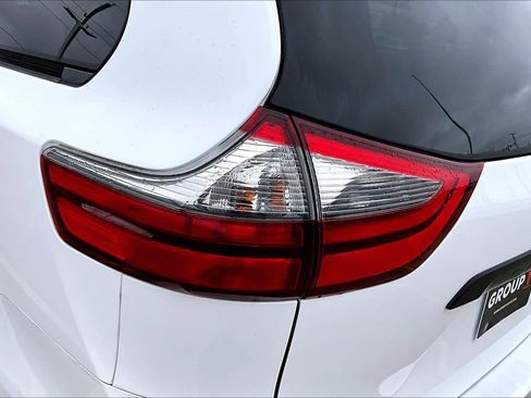 Used 2020 Toyota Sienna L image 27