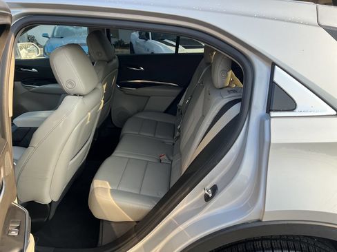 Used 2020 Cadillac XT4 Luxury w/ Cold Weather Package AWD/4WD image 12