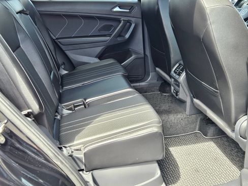 Used 2024 Volkswagen Tiguan SE w/ Panoramic Sunroof Package AWD/4WD image 28