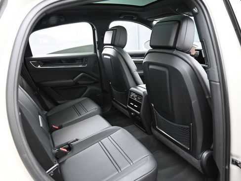 Certified 2026 Porsche Cayenne S AWD/4WD image 28