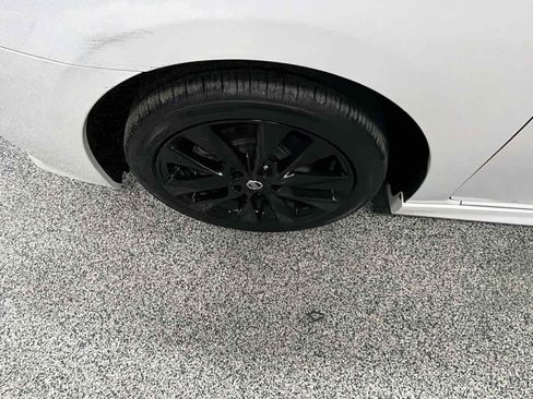 Used 2017 Nissan Sentra SR w/ SR Midnight Edition image 42