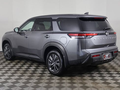 Used 2024 Nissan Pathfinder S image 8
