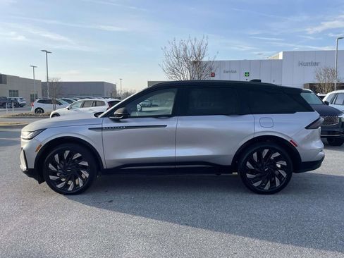 Used 2025 Lincoln Nautilus Reserve image 26