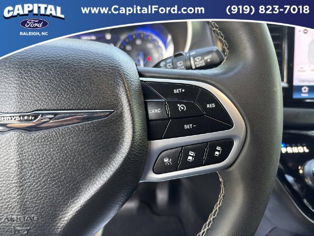 Used 2025 Chrysler Pacifica Select FWD image 22
