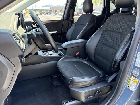Used 2025 Ford Escape SE FWD image 14