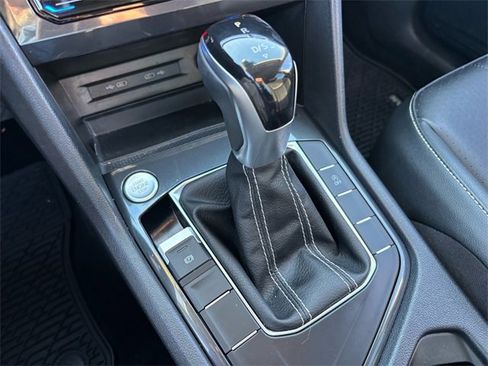Used 2022 Volkswagen Tiguan SE image 24