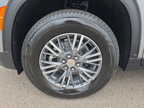 New 2026 Chevrolet Traverse LT image 9