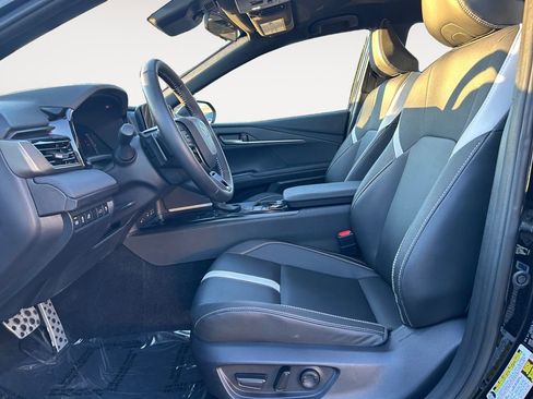 Used 2025 Toyota Camry SE image 15