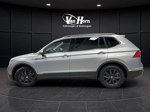 Used 2024 Volkswagen Tiguan SE AWD/4WD image 4