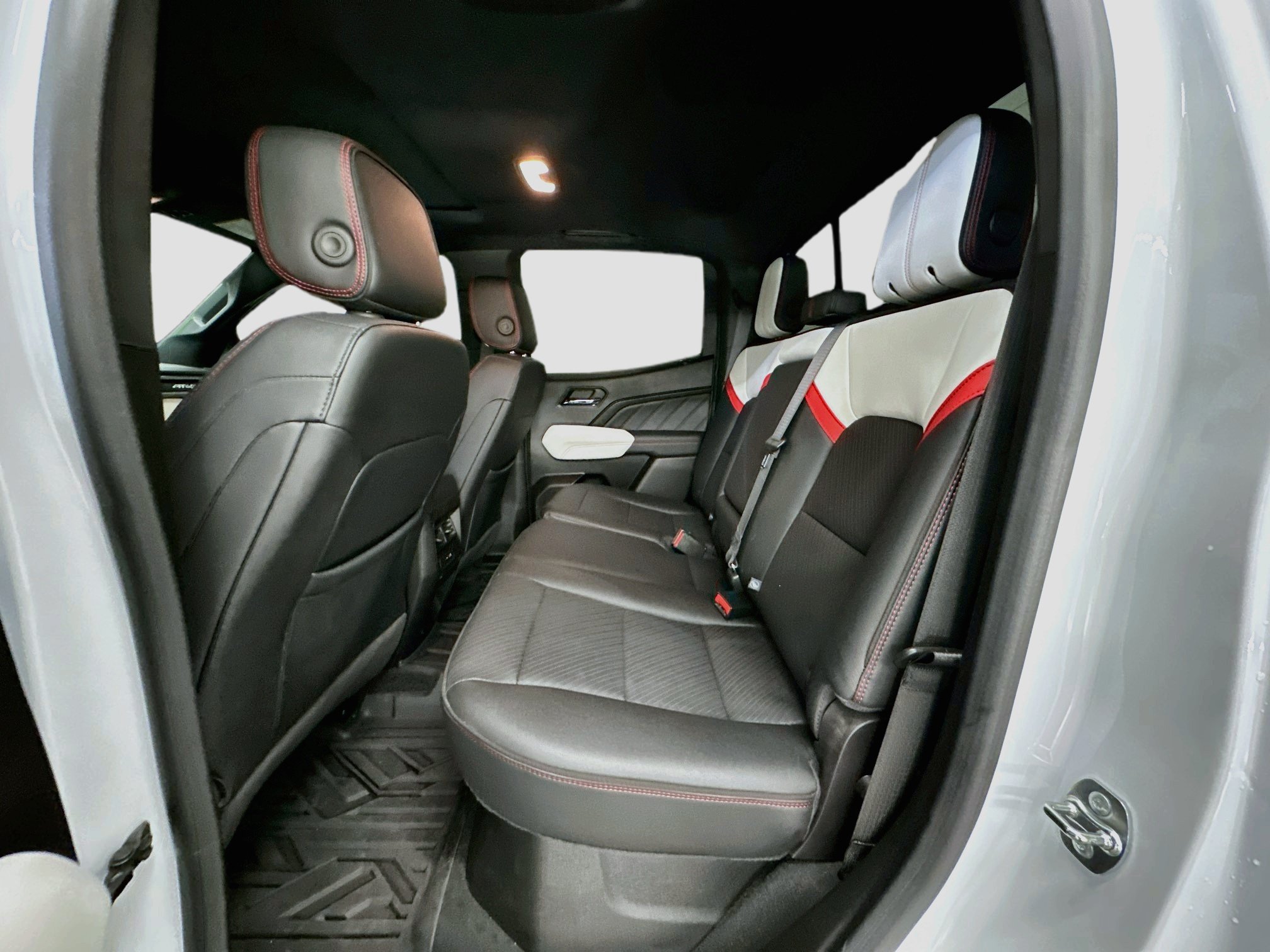 Used 2024 GMC Canyon AT4X AWD/4WD image 30