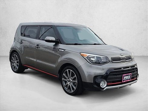 Used 2018 Kia Soul ! image 3