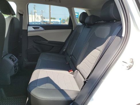 New 2025 Volkswagen Taos SE image 14