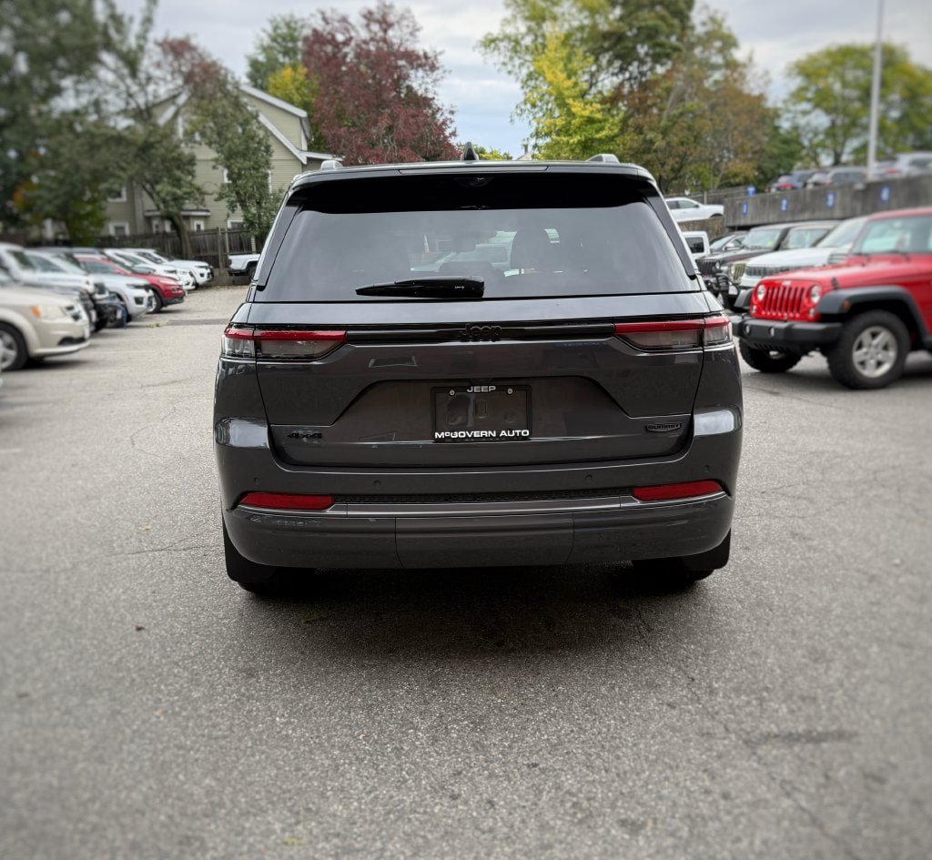 New 2026 Jeep Grand Cherokee Summit w/ Obsidian Package AWD/4WD image 10