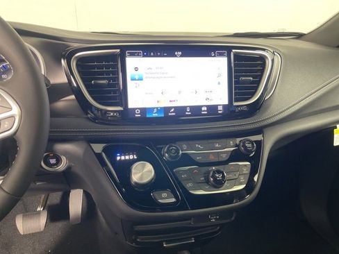 New 2026 Chrysler Pacifica Select image 14