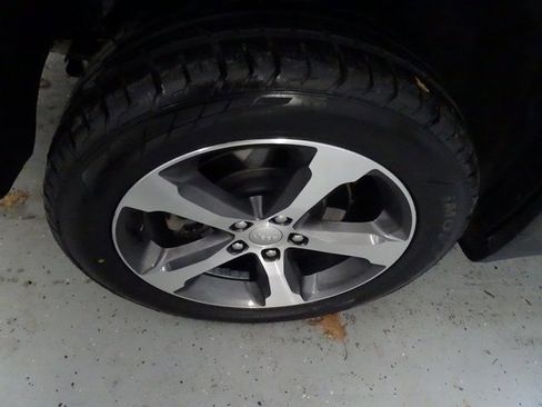 Certified 2023 Jeep Grand Cherokee 4WD 4xe w/ Luxury Tech Group II image 32