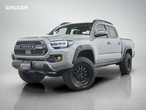 Used 2018 Toyota Tacoma TRD Off-Road AWD/4WD image 1