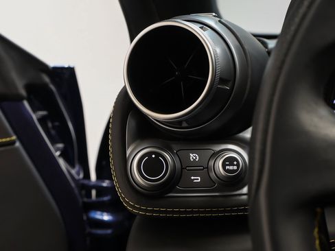 Used 2018 Ferrari GTC4Lusso image 50