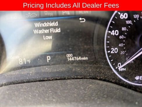 Used 2022 Toyota Sienna Platinum FWD image 2