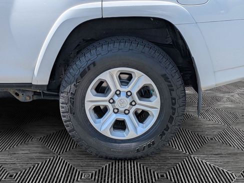 Used 2019 Toyota 4Runner SR5 AWD/4WD image 9