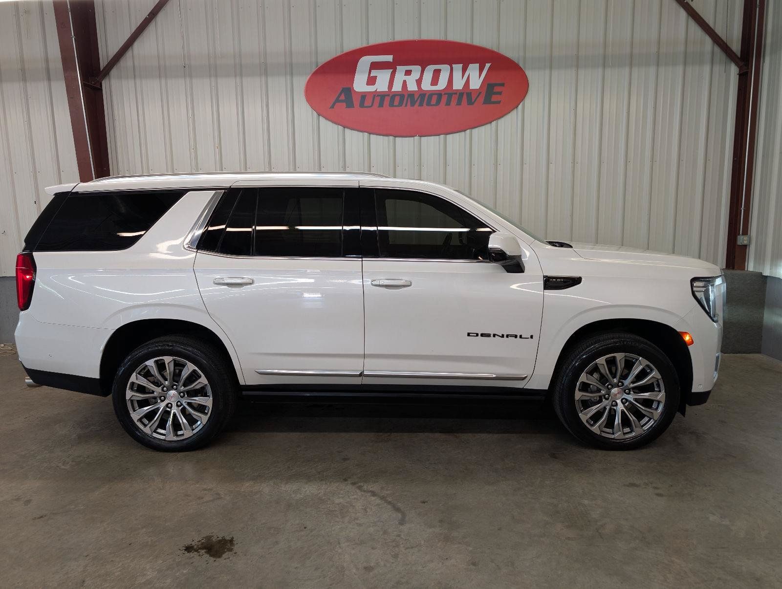 Used 2023 GMC Yukon Denali w/ Advanced Technology Package AWD/4WD image 12