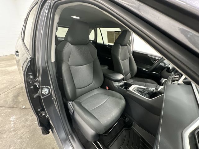 Used 2025 Toyota RAV4 XLE FWD image 18