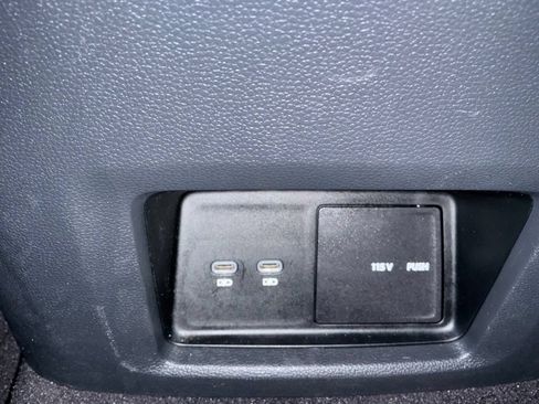 Used 2024 Volkswagen Atlas SE AWD/4WD image 24