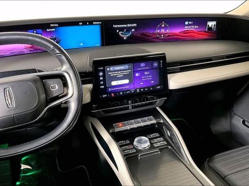 Used 2024 Lincoln Nautilus Reserve image 6