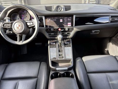 Certified 2024 Porsche Macan image 18