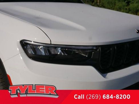 New 2025 Jeep Grand Cherokee Limited w/ Black Appearance Package image 10